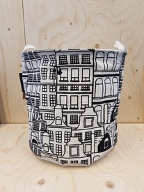 W&auml;schesack Wei&szlig; mit schwarzen H&auml;usern Housevitamin