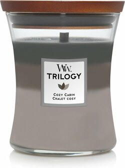 Woodwick_Cozy_Cabin_medium_candle_trilogy_www_sfeerscent_nl-500x500