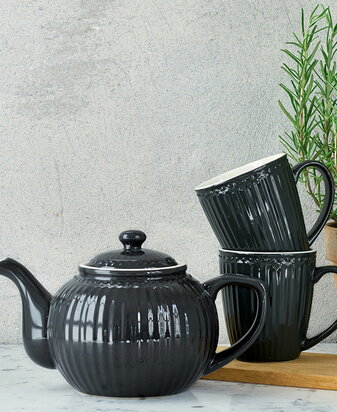 GreenGate Mok / Mug Alice Dark Grey H: 9,5 cm