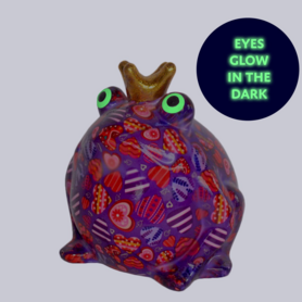 Pomme-Pidou Spaarpot Kikker Freddy Glow in the Dark - Paars met Harten Pomme-Pidou Spaarpot Kikker Freddy Glow in the Dark - Paars met Harten