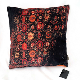 Dekokissen Pinelake Lodge - Motiv | schwarz orange | Colmore by Diga Dekokissen Pinelake Lodge - Motiv | schwarz orange | Colmore by Diga