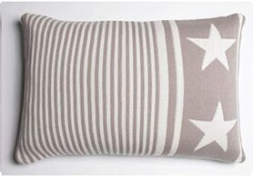 Kissenbezug gestrickt | Stripes & Stars beige | 40 x 60 cm | Peacock Collection Kissenbezug gestrickt | Stripes & Stars beige | 40 x 60 cm | Peacock Collection